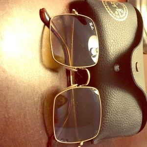 Woman’s New Ray Ban sunglasses